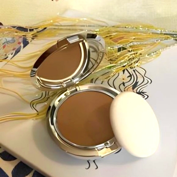 "Elevate Your Beauty: Ruby+Cash Makeup Pouch & TIGI Powder Foundation Duo" 💄✨ - Picture 3 of 10